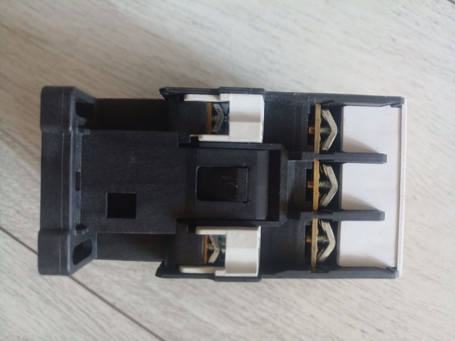 Контактор ETI cem 25