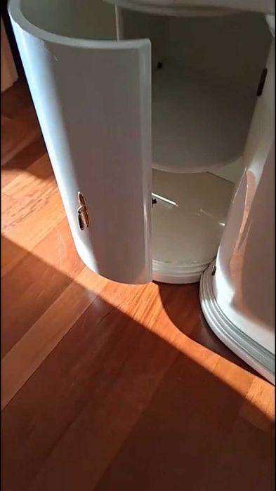 Móvel de Luxo em Pintura Lacada – Design Elegante e Sofisticado