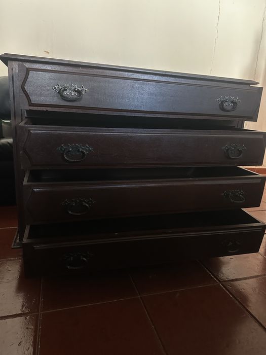 Comoda com 4 gavetas