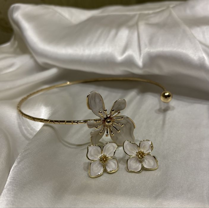 Дуже красивий, якісний комплект, чокер і сережки