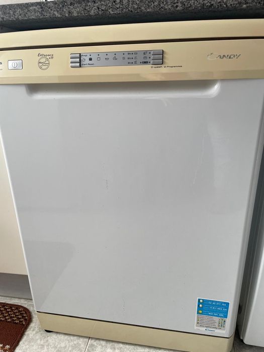 Vendo máquina de lavar louca por 150€ e máquina  de secar roupa por 350, esta ainda esta na garantia
