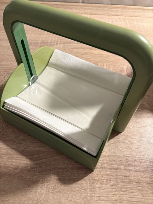 Guzzini dizajnerski pojemnik na serwetki