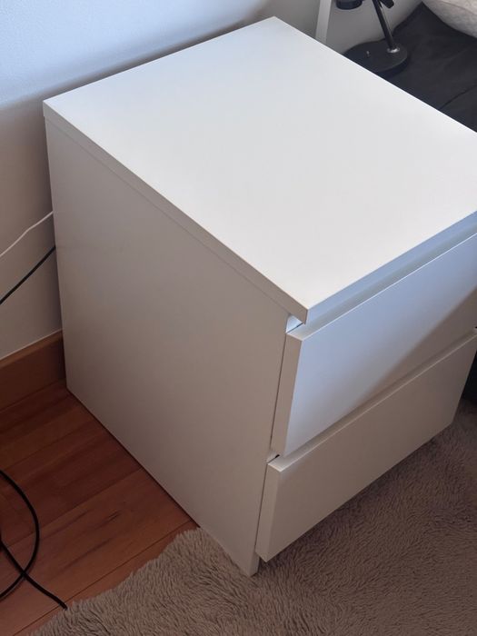 Mesa de cabeceira (Malm)