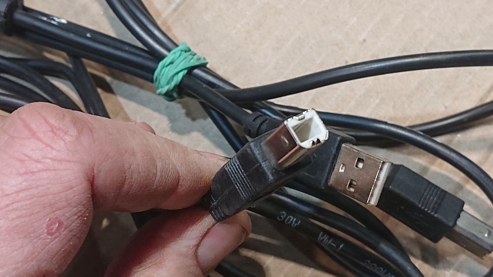Продам USB шнуры для принтера.
Компьютер-принтер.
Шнуры оригинальные.