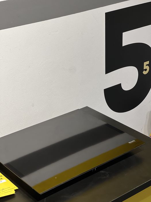 Найтоповіша індукційна плита Miele KM7667FL. Чорне скло. 24й рік.