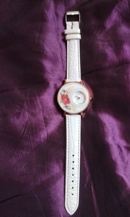 Продам часы женские с вышивкой