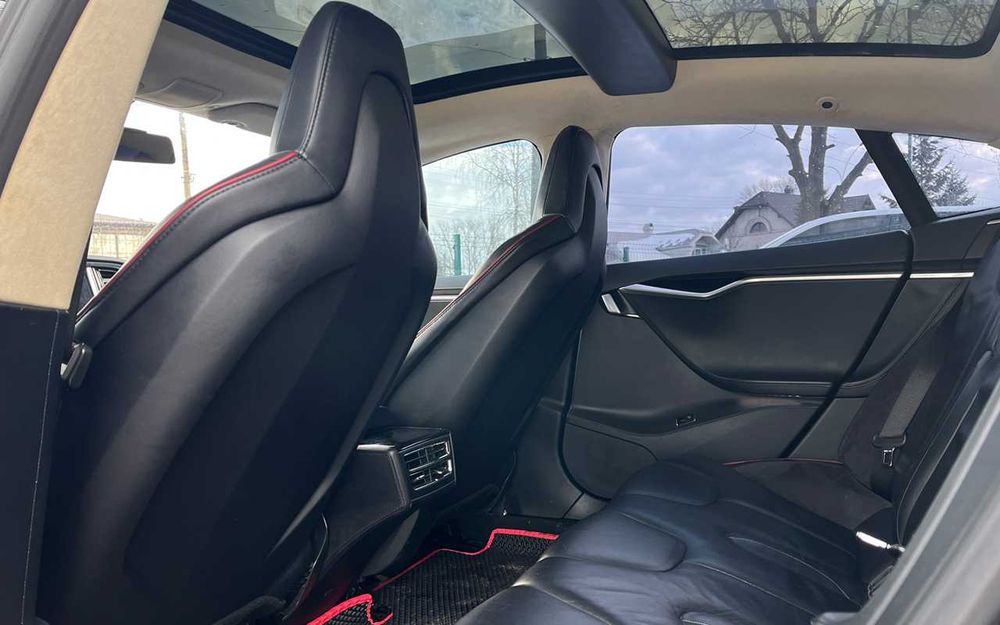 Tesla Model S 2013