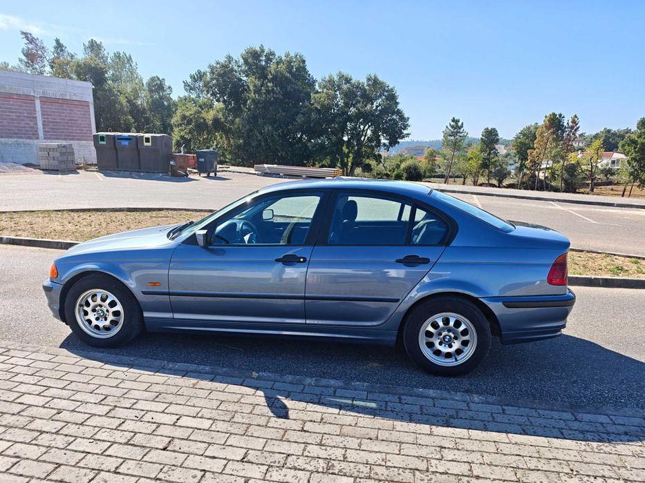 BMW 320D   sedan