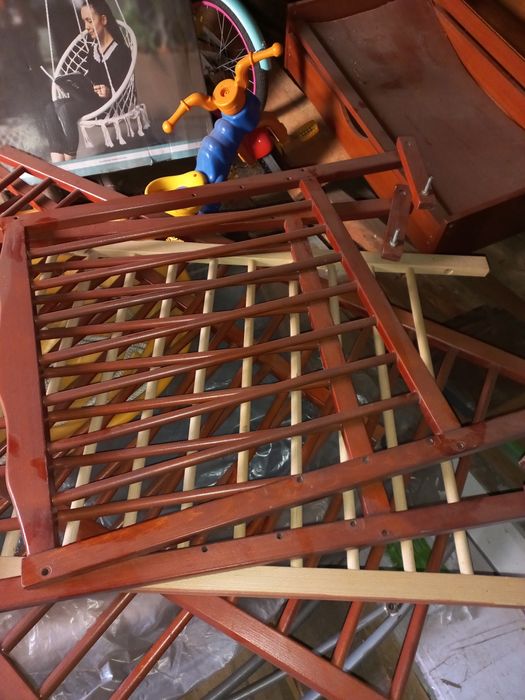 Децкая кроватка, ходунки,ванночка в хорошем состоянии.