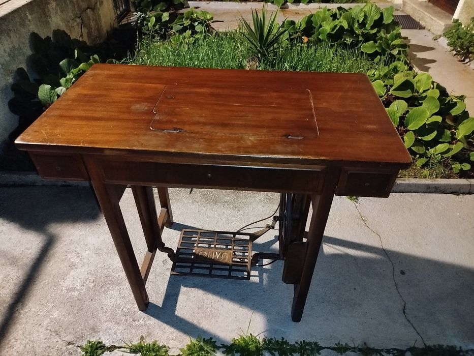 Móvel de máquina de costura