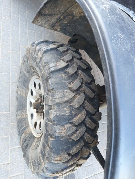 Auto terenowe Suzuki samuraj