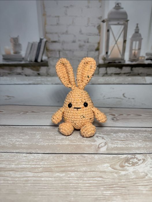 Вязаная игрушка зайчик ручная работа
