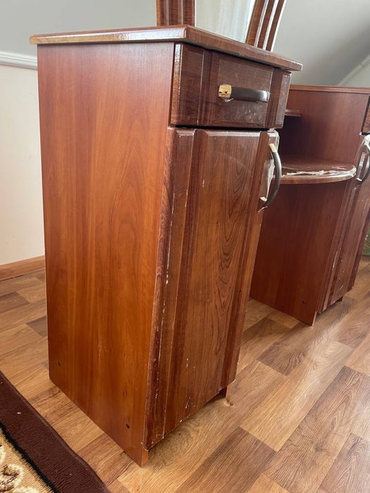 Туалетний стіл столик косметики трюмо тумба дзеркалом тумбочка трильяж