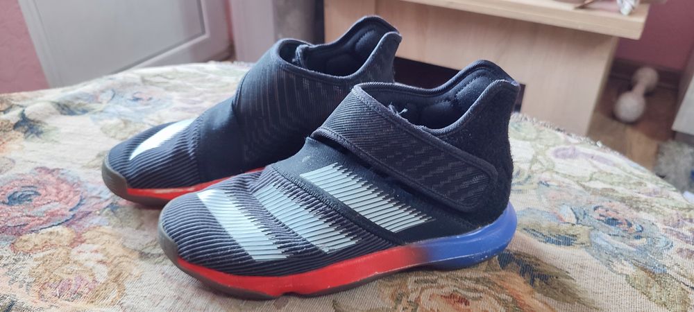 Кросівки баскетбольні волейбольні  adidas James Harden оригіналіні 36