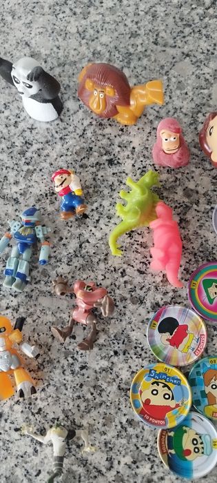 Lote de brinquedos e brindes