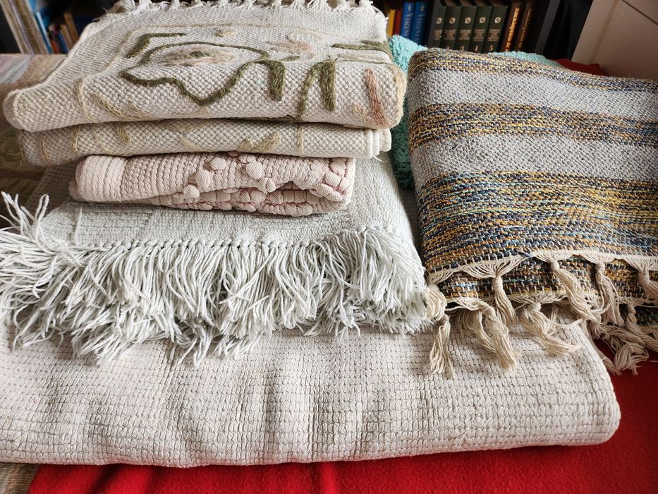 Roupa de cama, toalhas e tapetes