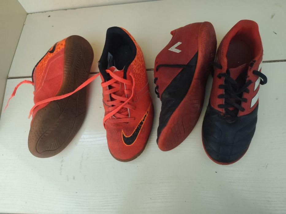 Chuteiras e tênis