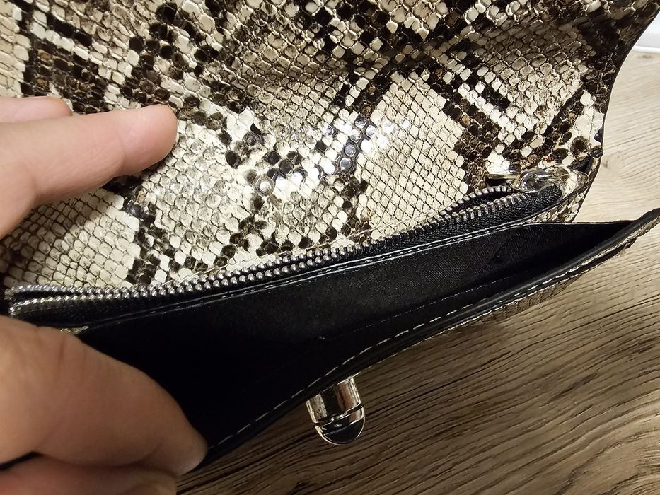 Saszetka nerka Stradivarius skóra węża mała zgrabna