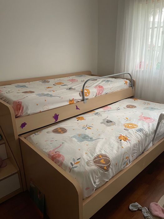 Vendo 2 camas e 2 gavetas