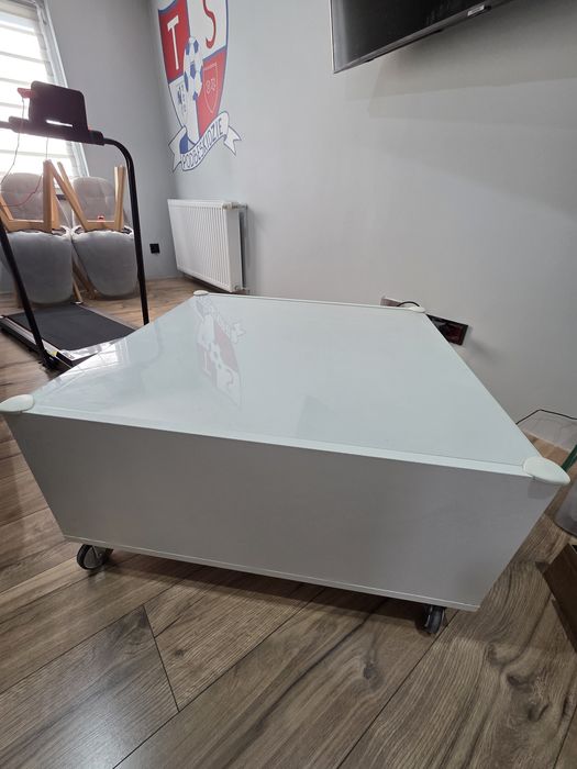 Stolik biały kwadratowy