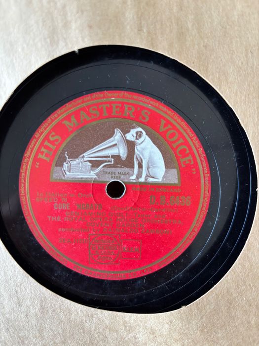 Grafonola antiga com 24 discos