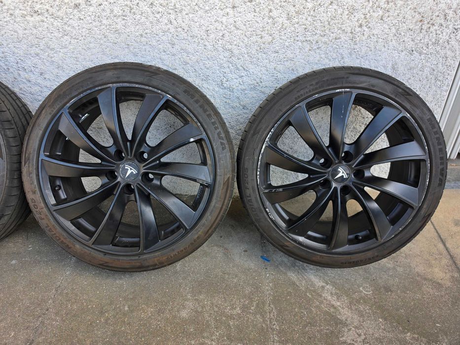 Jantes 19" Tial - KBA 47892 para Tesla - 5x114.3 com Pneus 235.40.19
