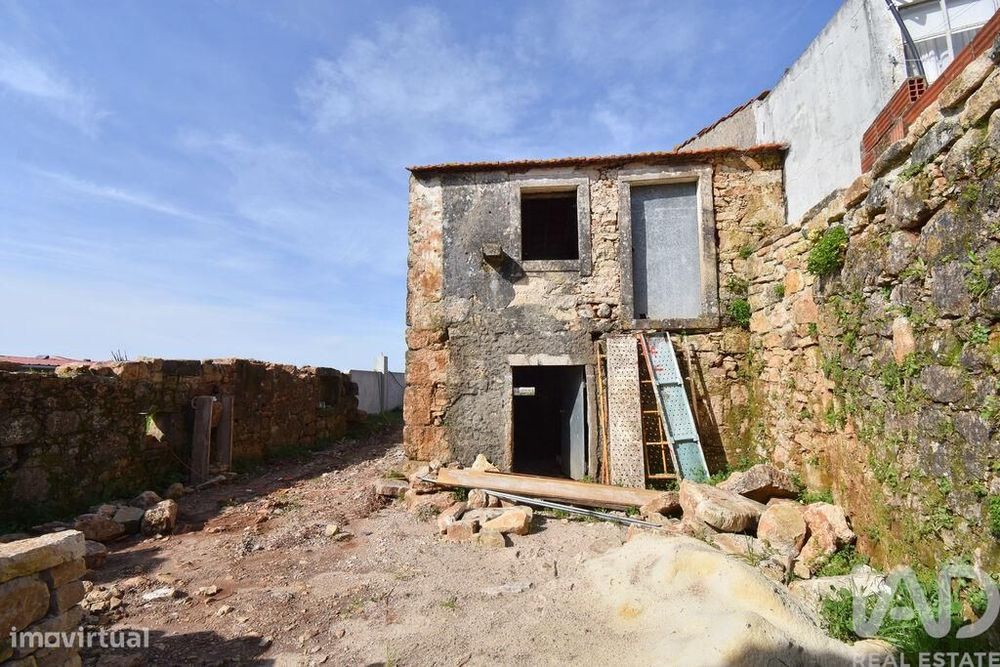 Casa / Villa em São Miguel, Santa Eufémia e Rabaçal de 70 m2