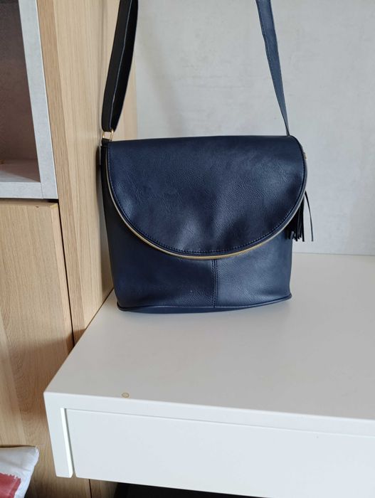 Torebka na ramię na długim pasku