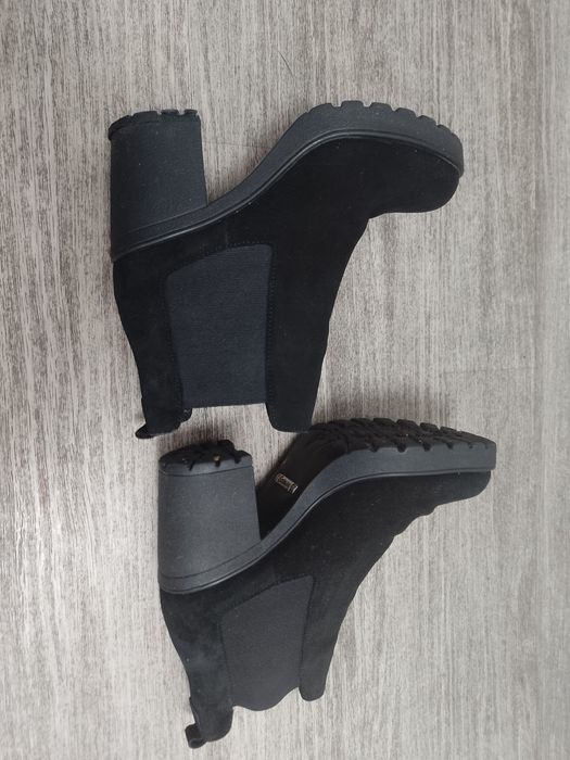 Sprzedam damskie buty rozmiar 37.