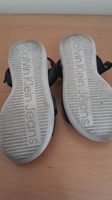 Sandalia preta de criança