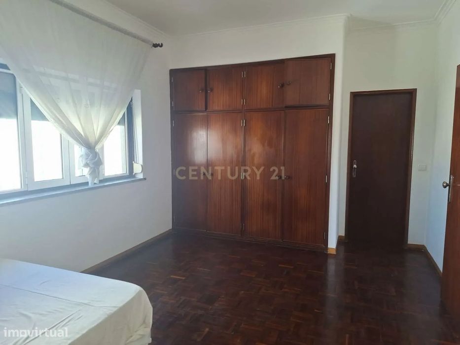 Arrendamento T3 - Andar de Moradia + Sótão - 1.650,00€