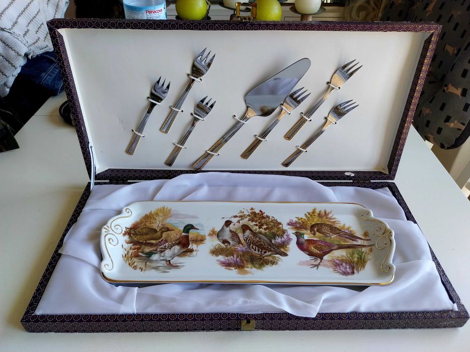 Conjunto travessa e talheres motivo caça