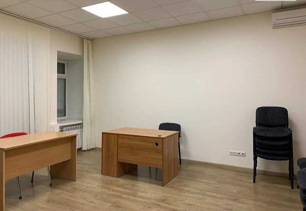 ІНТЕРНЕТ Є ЗАВЖДИ! Офіс 28 м2 на Подолі. Перший поверх. МЕТРО 7 хв.