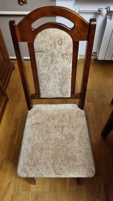 Stół rozkładany z 8 krzesłami - komplet