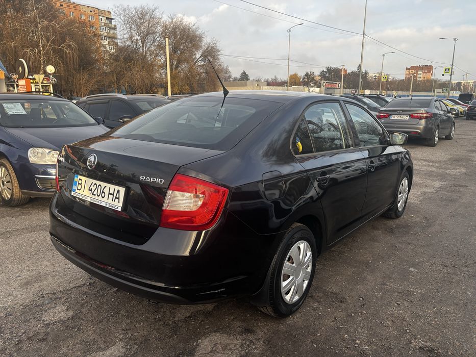 Продам Skoda  Rapid 1.6 Mpi ліфтбек
