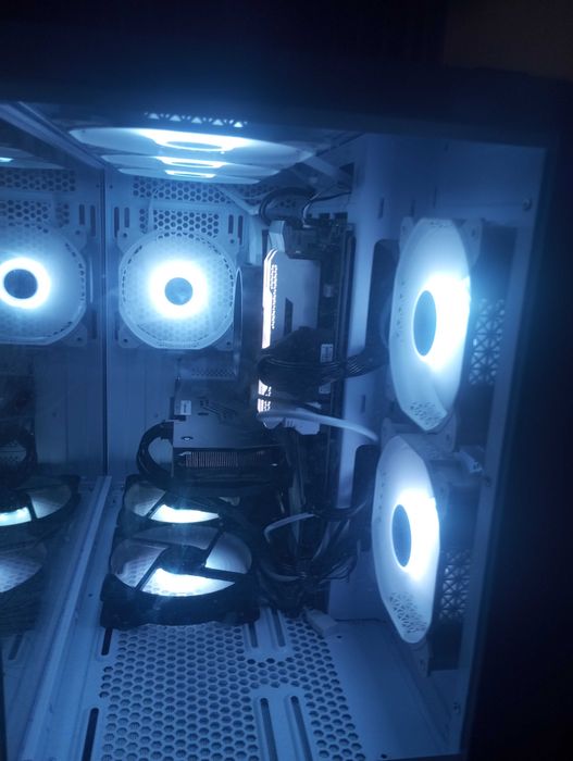 white gaming pc very good condition