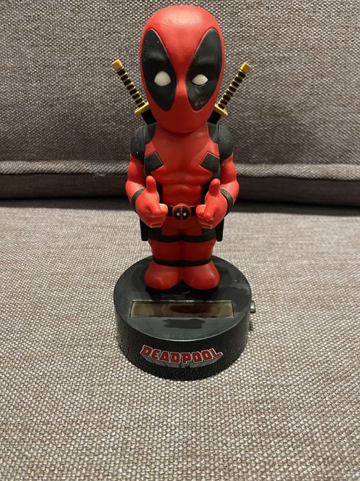 Игрушка на солнечной батарее Neca Marvel Deadpool Solar Bodyknocker