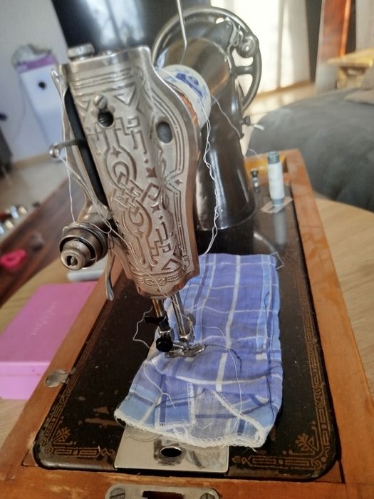 Продается швейная ручная машинка ПМЗ,образца СССР.Подольского завода