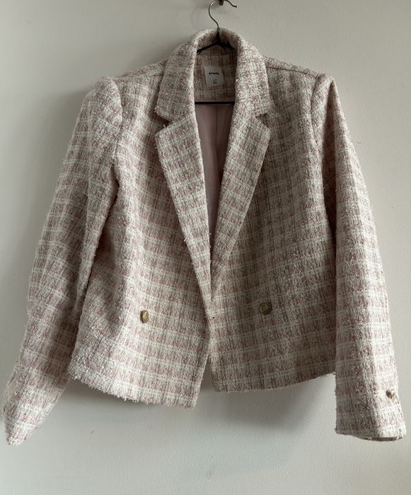 Damska marynarka żakiet w kratkę pudrowy róż biały ze złotymi guzikami