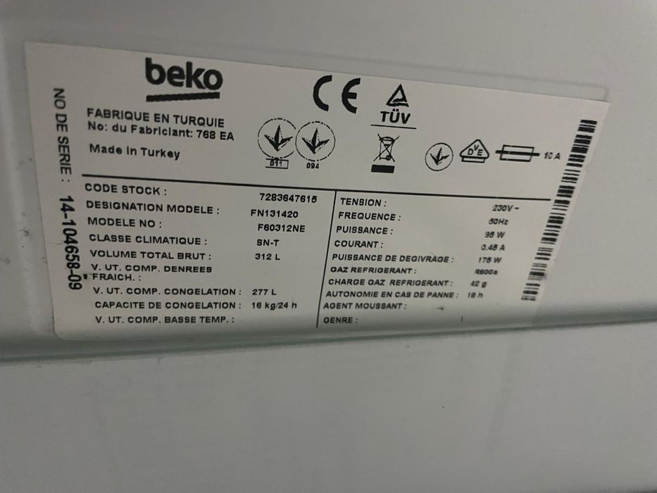 Congelador vertical Beko FN131420