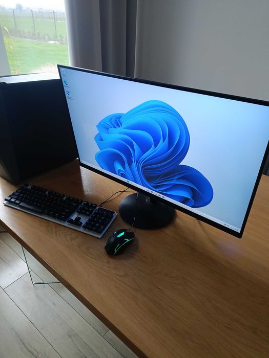 Komputer do gier Asus ROG STRIX z monitorem 32