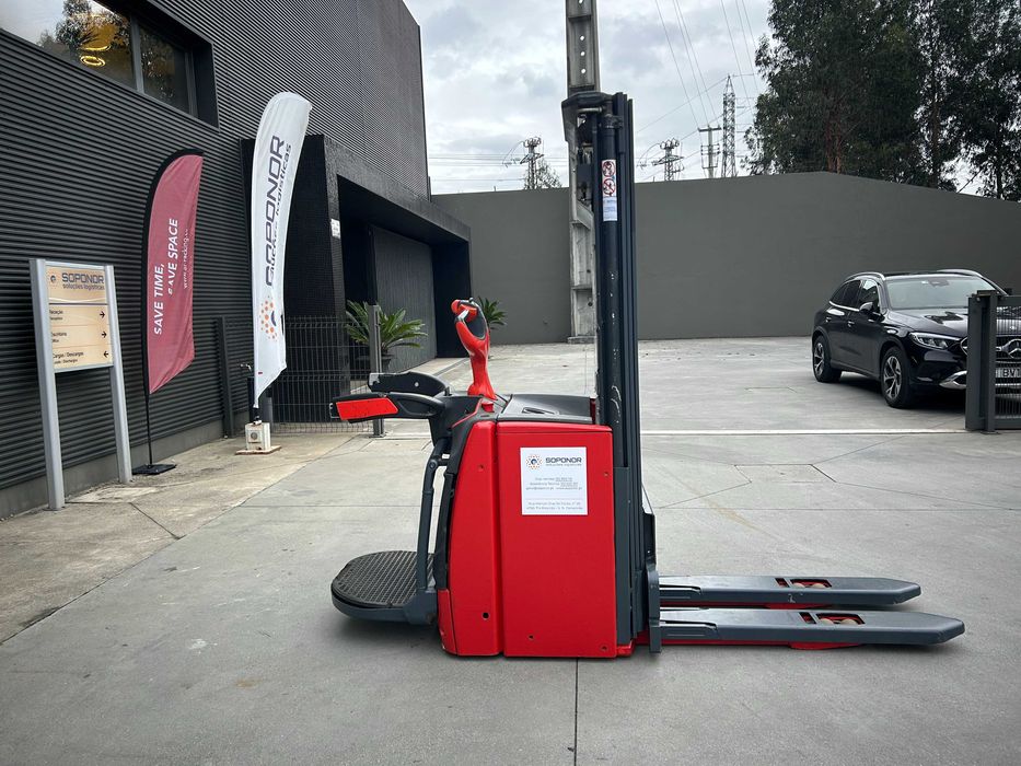 Stacker Linde Elétrico 1400 Kgs com plataforma de operador