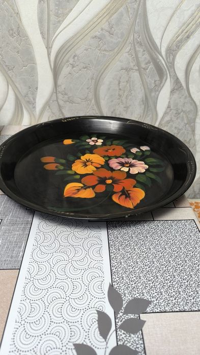 Продам поднос большой .