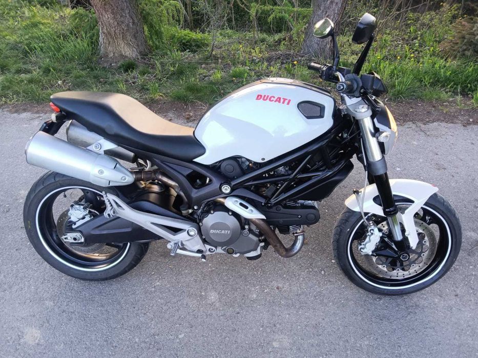 Ducati Monster 696