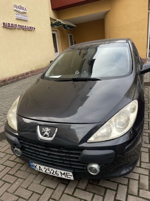 Автомобіль хетчбек Peugeot 307.  Машина Пежо