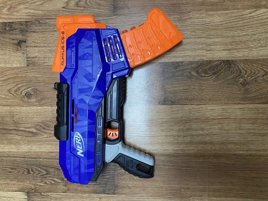 Nerf elite ze sztrzlkami i branzotką w komplecie