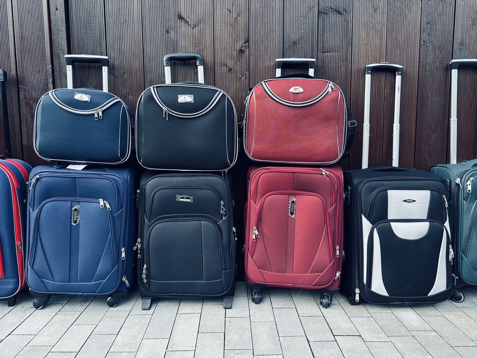 Walizka kabinowa 100 zł mix kolorów