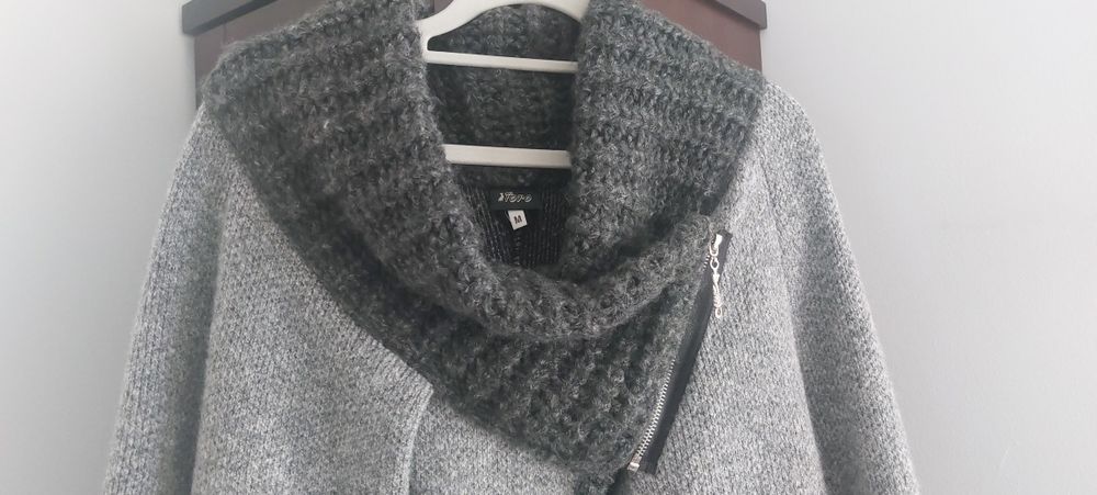 Sweter narzutka r. M