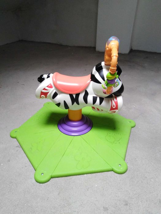 Baloiço cavalinho saltitão para criança.