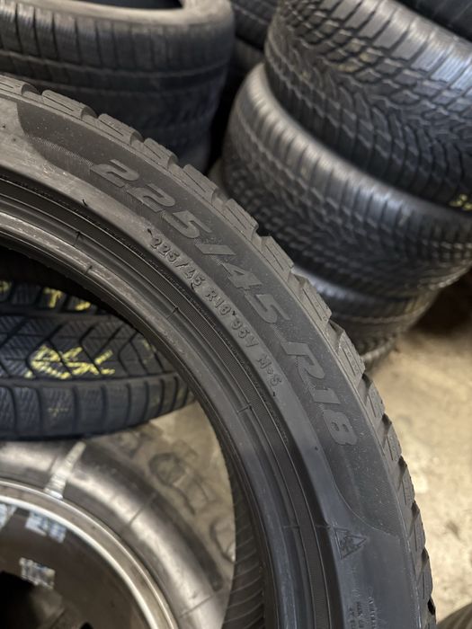 Шини Зимові 225х45хR18 PIRELLI Sottozero 3 RSC / 2шт / 6.2мм Залишок